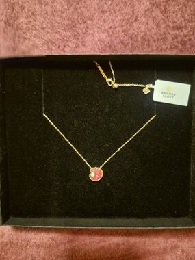 Kendra Scott Gold Tone Disney Snow White Apple Pendant Necklace 14" NWT